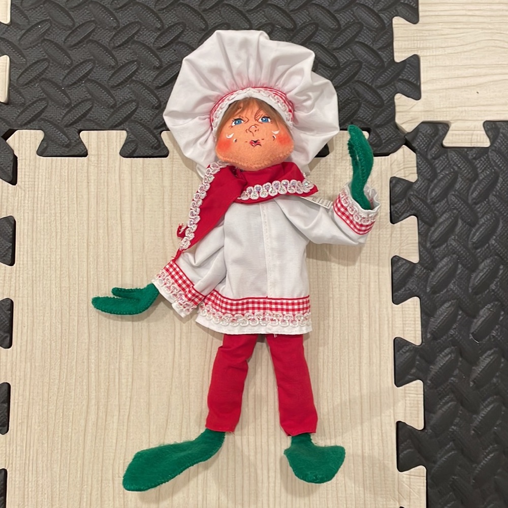 Annalee elf chef baker cook coat 2009 red Xmas decor NWT